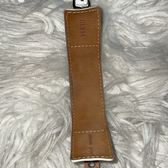 Guess Watch White Leather Watch Genuine Guess Watch Hard to Find⌚️🔻NEW BATTERY - Picture 12 of 12